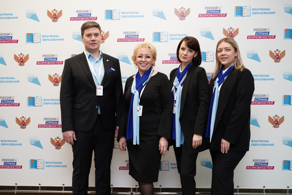 48 команд из Сибири стали участниками очного полуфинала конкурса «Флагманы образования. Школа» 