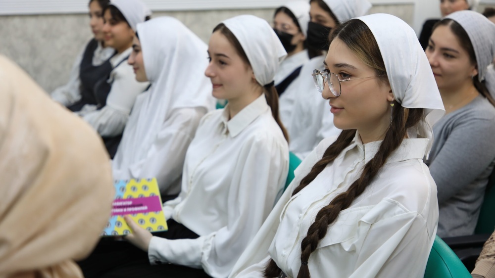 Чеченский педуниверситет проводит программы по профориентации для школьников