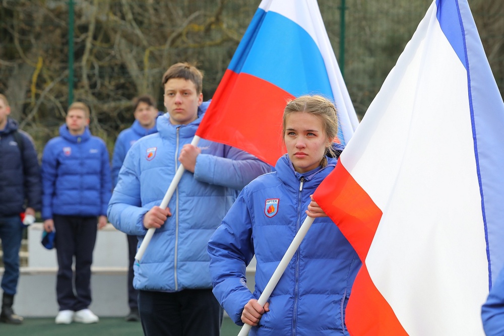 Школьники и студенты приняли участие в мероприятиях, посвящённых годовщине воссоединения Крыма с Россией