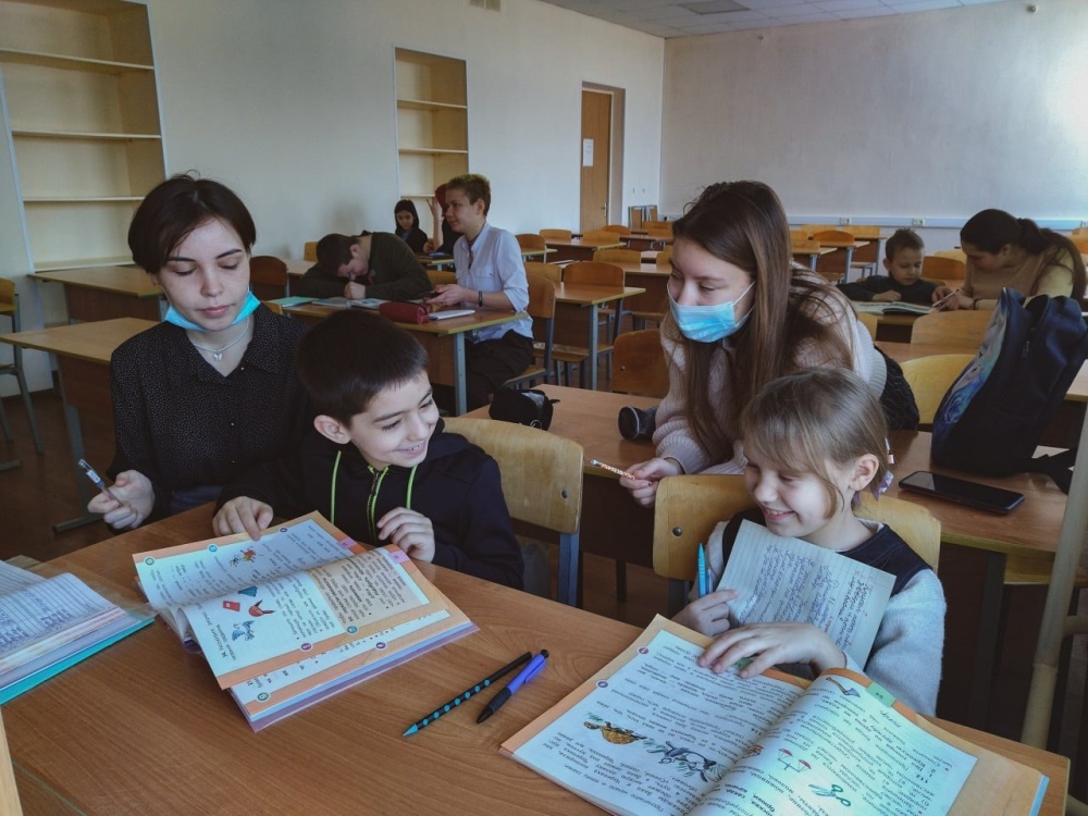 Студенты Ульяновского педуниверситета занимаются с детьми, прибывшими из ДНР и ЛНР